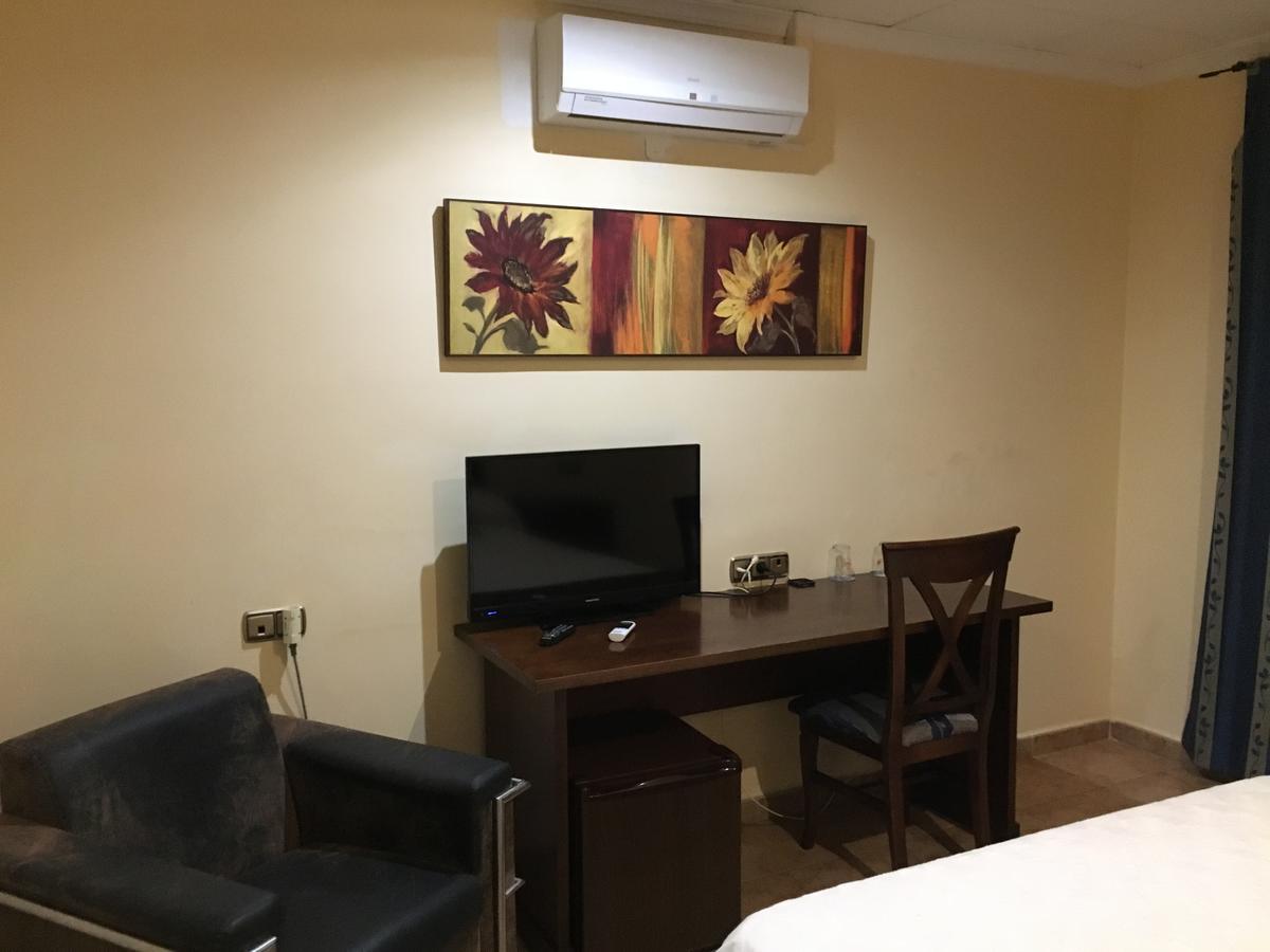 Hostal Meson Arboleas Exterior photo